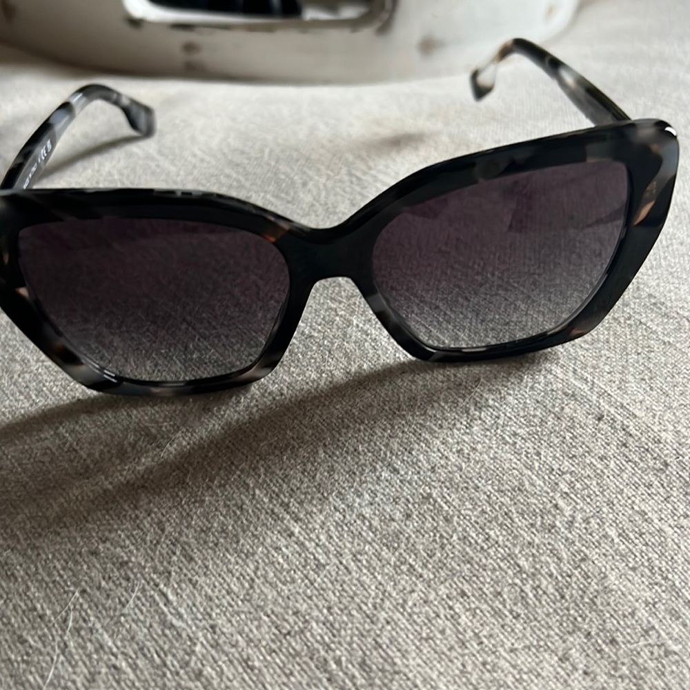 Burberry women cat eye glasses